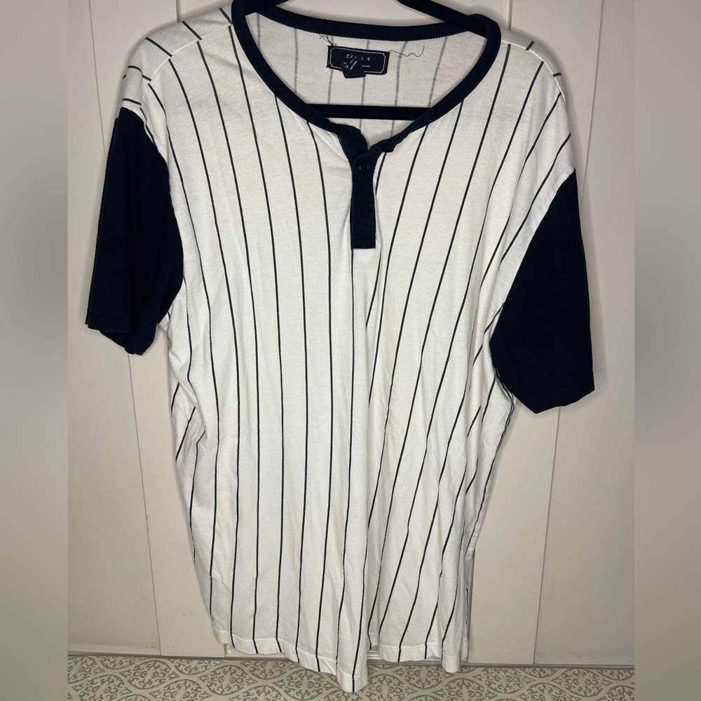 21Men Black and White Striped Baseball Tee Size XL Preloved